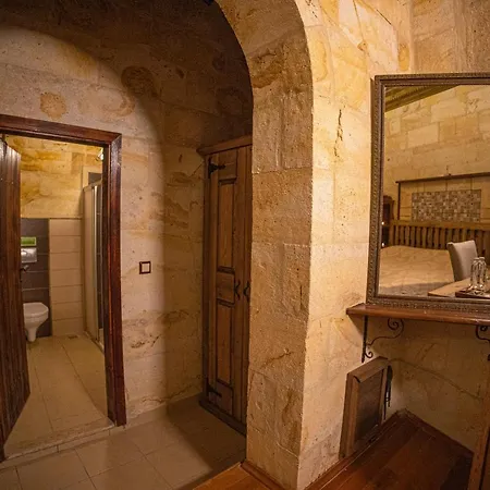 Pietra Cave 于尔居普