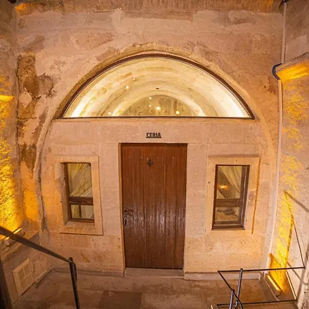 Pietra Cave * 于尔居普