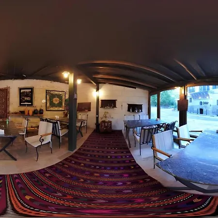 Pietra Cave * 于尔居普